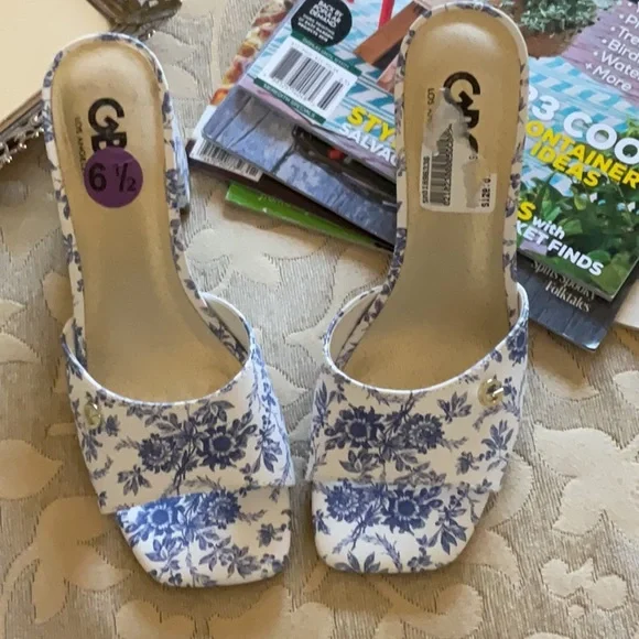 GUESS Women's Gallai Heeled Sandal NWOT - Picture 11 of 12